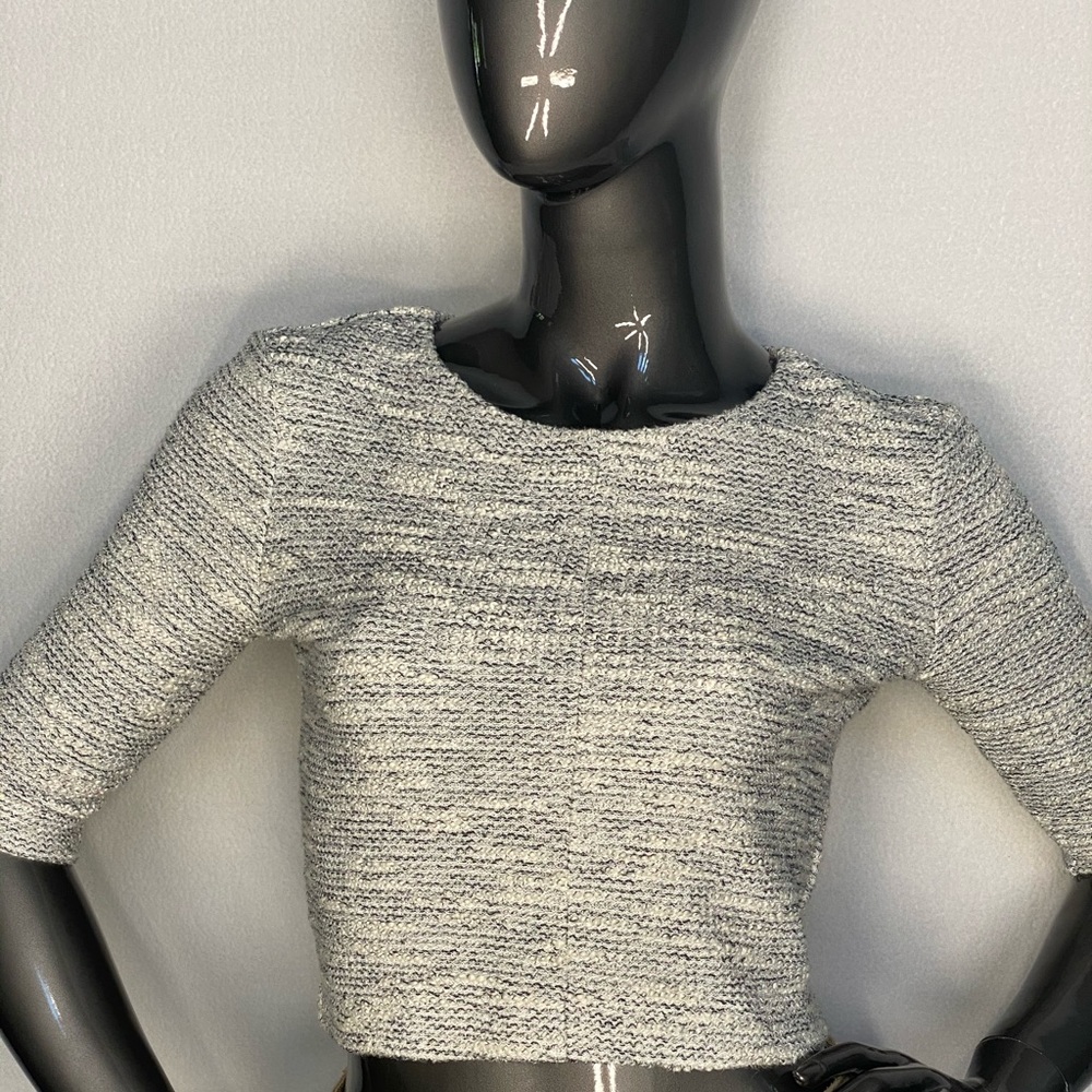 - GRAHAM & SPENCER BLACK & WHITE CROP TOP..